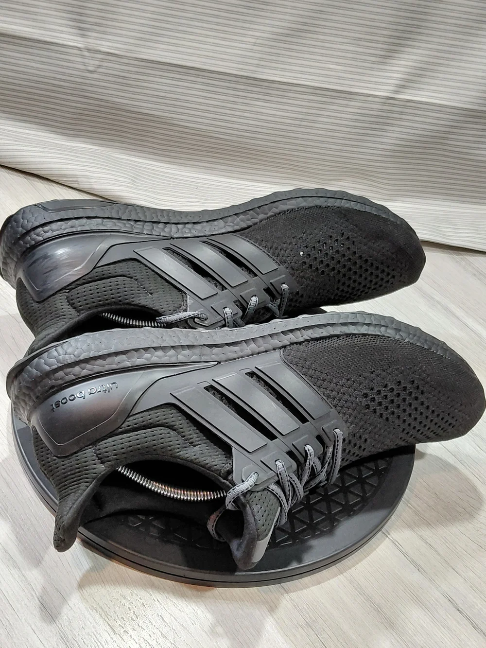 adidas Men’s Ultra Boost 1.0 Athletic Shoes — Black Grey Laces SIZE 12.5